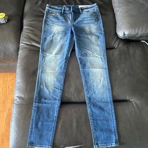 Never worn TREASURE & BOND skinny jeans.